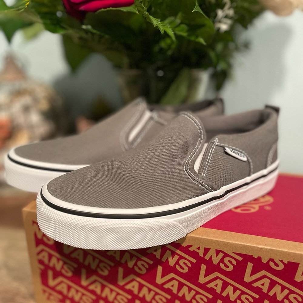 BRAND New **Kids Vans Asher Classic Gray Slip-On Sneaker Youth Size 1